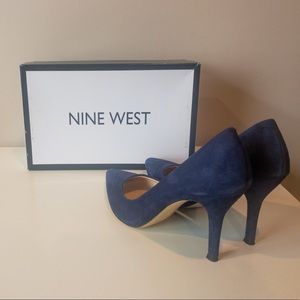 Navy blue suede heels 👠